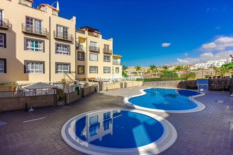Foto 5d976f21-5cdb-4ae3-bfa5-e2be39ba9b17. Ático atico triplex de 2 dormitorios y 2 baños con vista panoramica al mar, callao salvaje en Adeje