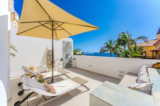Casa  Del idafe. Villa pareada reformada en playa paraíso  residencial parque par