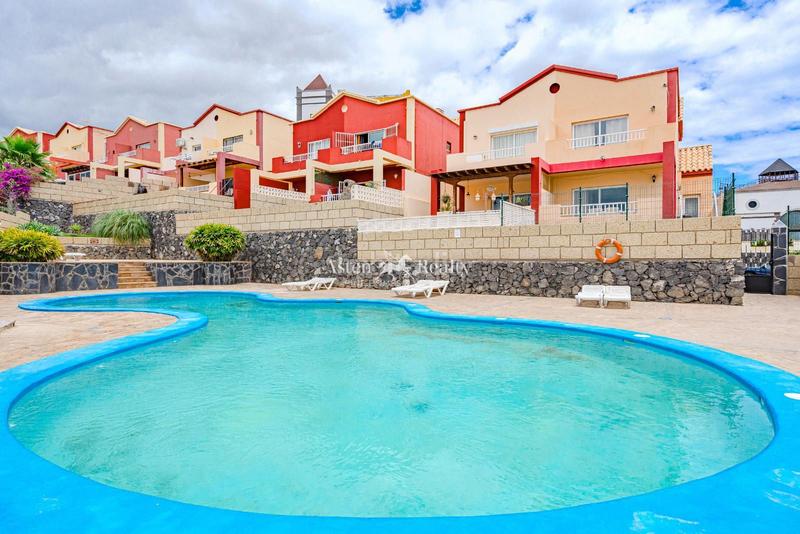 Foto d7e8057e-fd86-4b03-aa5c-a7ba40dd0c0b. Casa con parcheggio piscina in Callao Salvaje - Playa Paraíso Adeje