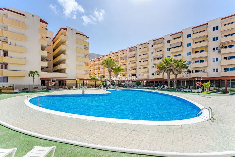 Foto 88b18869-79cd-4981-80a5-232cdb855422. Apartament amb piscina a Los Cristianos Arona