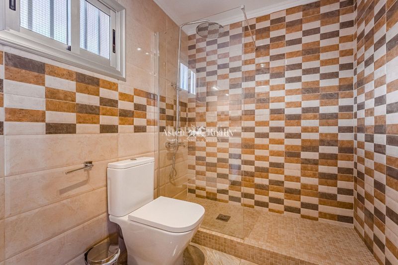 Foto 94fb6ba6-842e-4fa1-b9ca-65defb2e4af8. Apartament amb piscina a Los Cristianos Arona