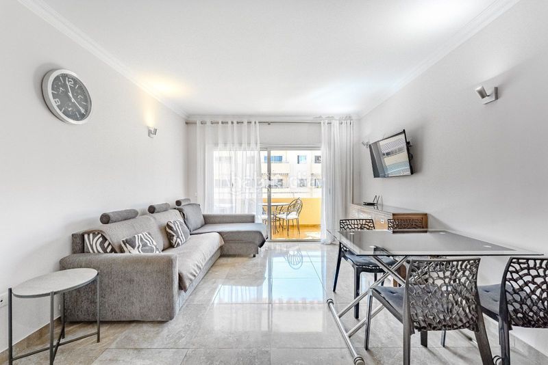 Foto a22daf29-afc8-4edf-b92c-04438fa2d555. Apartament amb piscina a Los Cristianos Arona
