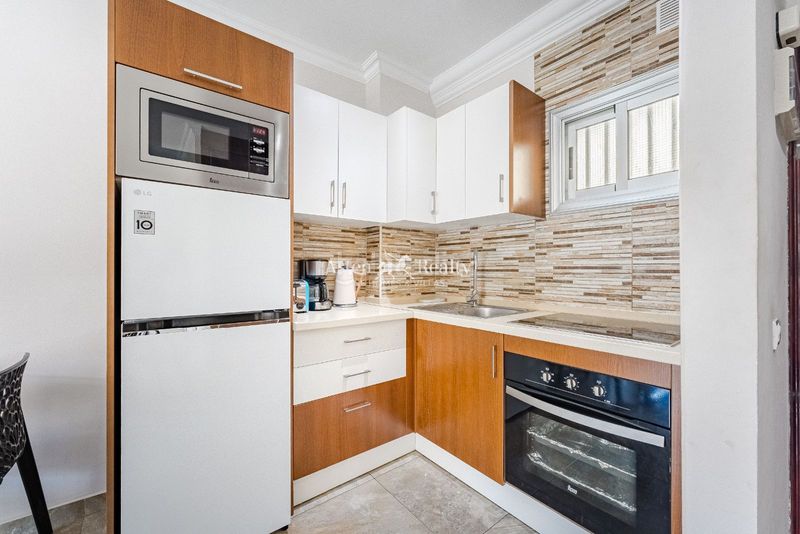 Foto b1fa84c1-a03a-4891-98cd-67144c7f4d9a. Apartament amb piscina a Los Cristianos Arona