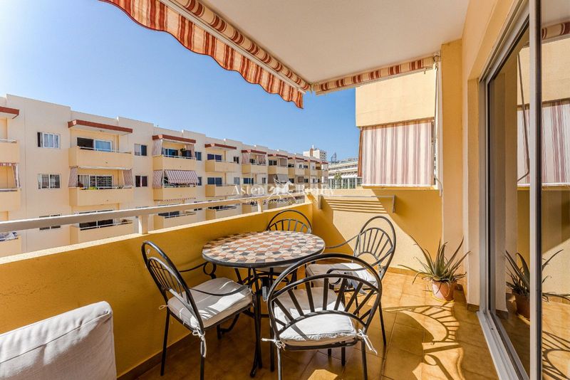 Foto eb7fee01-bfac-43b8-8554-e45670147217. Apartament amb piscina a Los Cristianos Arona