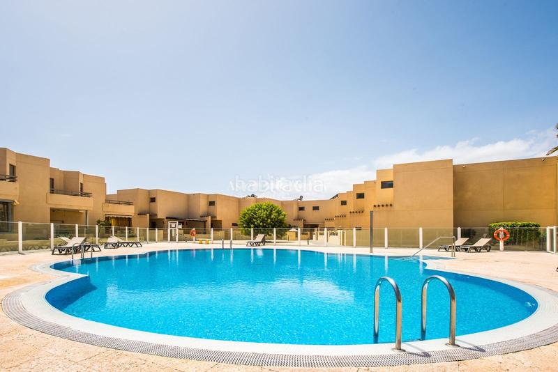 Foto 81b71637-09c7-4287-8c5d-1481047c8245. Casa adossada amb aparcament piscina a Los Abrigos Granadilla de Abona