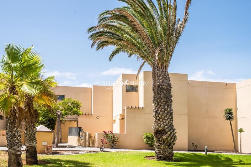 Foto a827be1a-6cc9-4fe4-8517-fe5d7b7eb077. Casa adossada amb aparcament piscina a Los Abrigos Granadilla de Abona