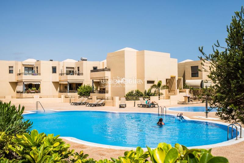Foto aefa8314-162b-4db5-878a-c56ca40c11ad. Casa adossada amb aparcament piscina a Los Abrigos Granadilla de Abona