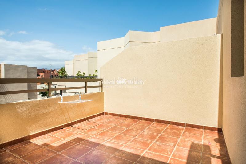 Foto ba199b17-f247-473f-a659-9b22dcf2e82b. Casa adossada amb aparcament piscina a Los Abrigos Granadilla de Abona