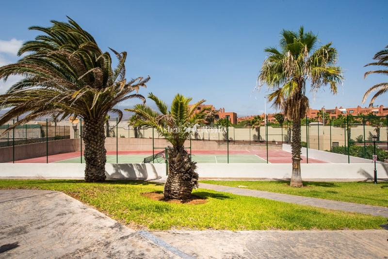 Foto de6a790f-0476-48c9-a775-87aa1f8ed6ef. Casa adossada amb aparcament piscina a Los Abrigos Granadilla de Abona