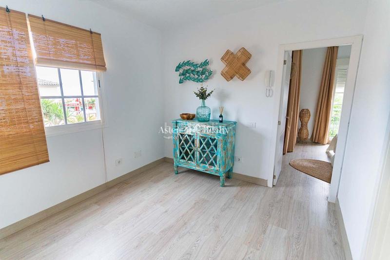 Foto 555476e8-4673-4c15-bfff-ab161f6d7491. Casa aparellada amb aparcament piscina a Playa Fañabé Alto Adeje