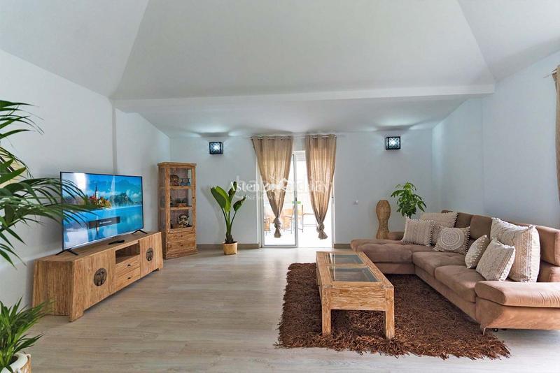 Foto 5bcf75b5-c480-4c8c-b731-86351242e2ee. Casa aparellada amb aparcament piscina a Playa Fañabé Alto Adeje