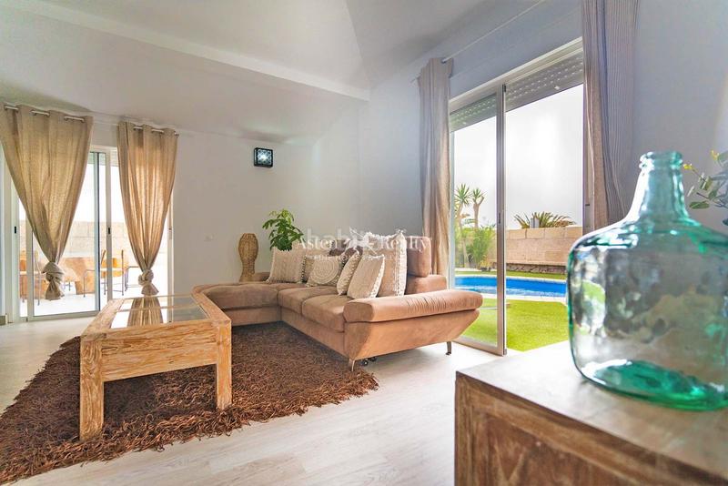 Foto 72fb74a0-5676-4f1b-983c-1bc8ff48c219. Casa aparellada amb aparcament piscina a Playa Fañabé Alto Adeje