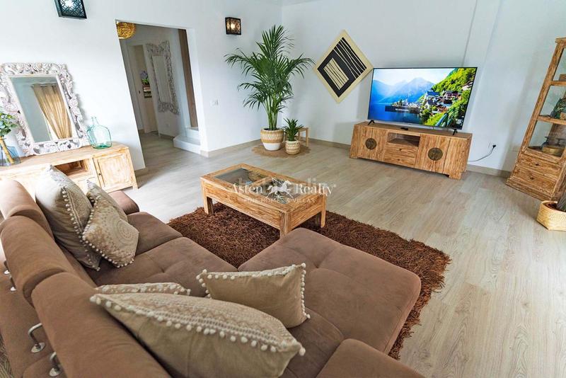 Foto 9c32eef5-8167-4a4a-a800-a959ce836cfc. Casa aparellada amb aparcament piscina a Playa Fañabé Alto Adeje