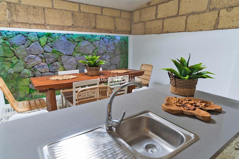 Foto f0e66186-4a41-44ab-9c34-e2e6ac1a6b8d. Casa aparellada amb aparcament piscina a Playa Fañabé Alto Adeje