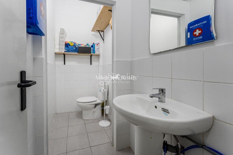 Foto 1d7c7d23-4d2f-492e-ae95-4fc8c470ff02. Local comercial en Playa de las Américas en Playa de las Américas Arona