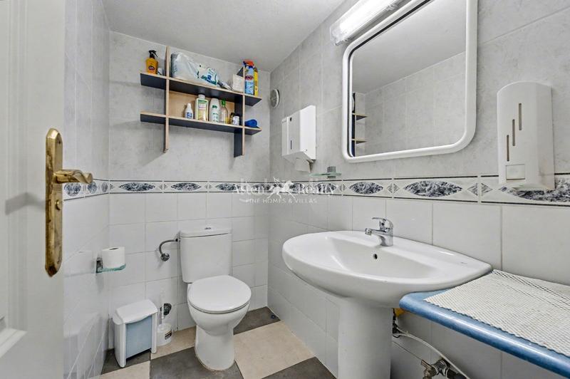 Foto d2657f69-583b-46ec-805c-86dde4b381f5. Local comercial en Playa de las Américas en Playa de las Américas Arona