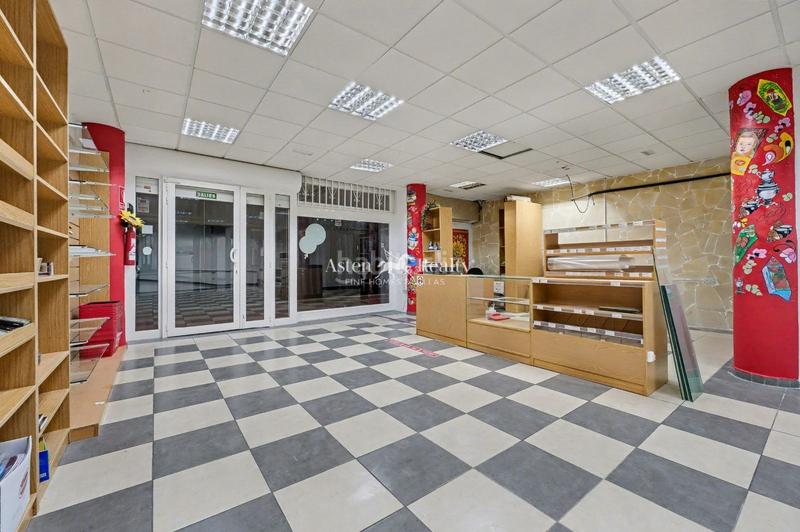 Foto d2eb8f16-ef25-475d-90c8-57cac5fa9f97. Local comercial en Playa de las Américas en Playa de las Américas Arona