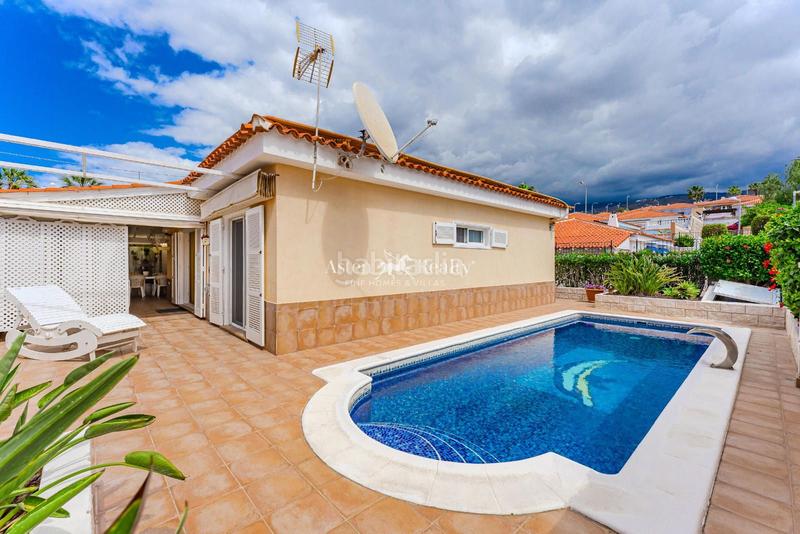Foto f0e09166-9c6a-49db-a1d5-d7146d1f22b0. Casa con piscina in Callao Salvaje - Playa Paraíso Adeje