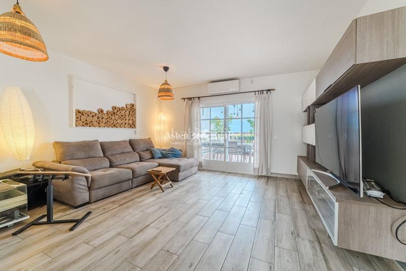 Foto daff44b2-e986-40b9-b519-9af66a0ff732. Apartament amb aparcament piscina a Torviscas Centro y Alto Adeje