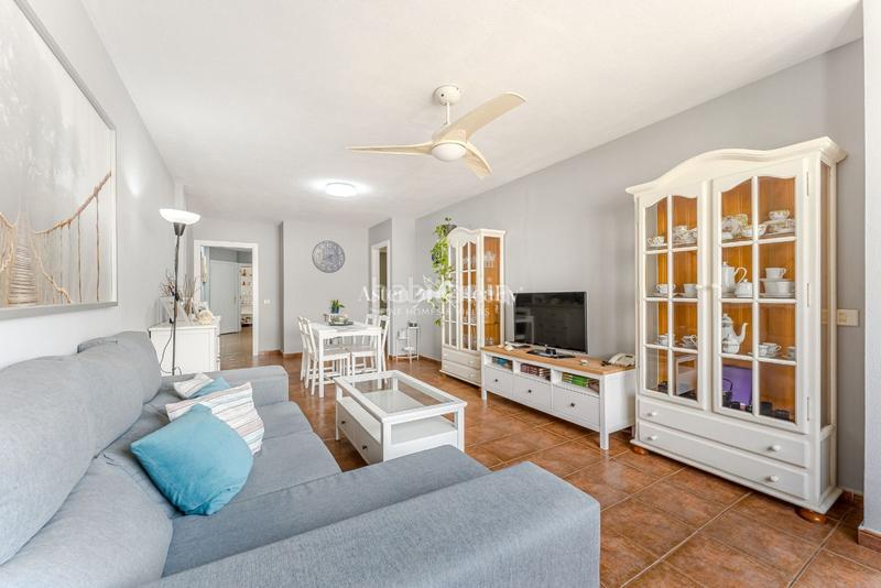 Foto cbbacfbd-bd0d-4770-8e5e-2c2462dc7082. Appartamento con parcheggio in El Médano Granadilla de Abona