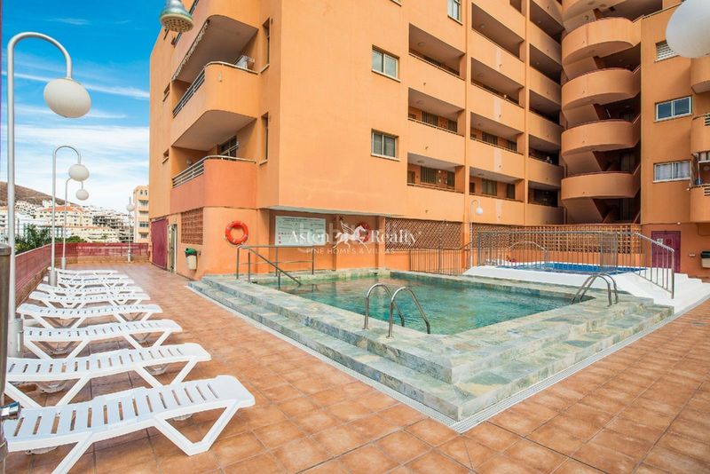 Foto 7d483e09-4d07-4116-b9b9-0cb14b8f43d2. Àtic amb piscina a Los Cristianos Arona