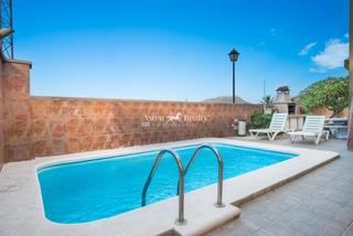 Xalet a Las Rosas. Amplia casa independiente con piscina privada y jardín en las ro