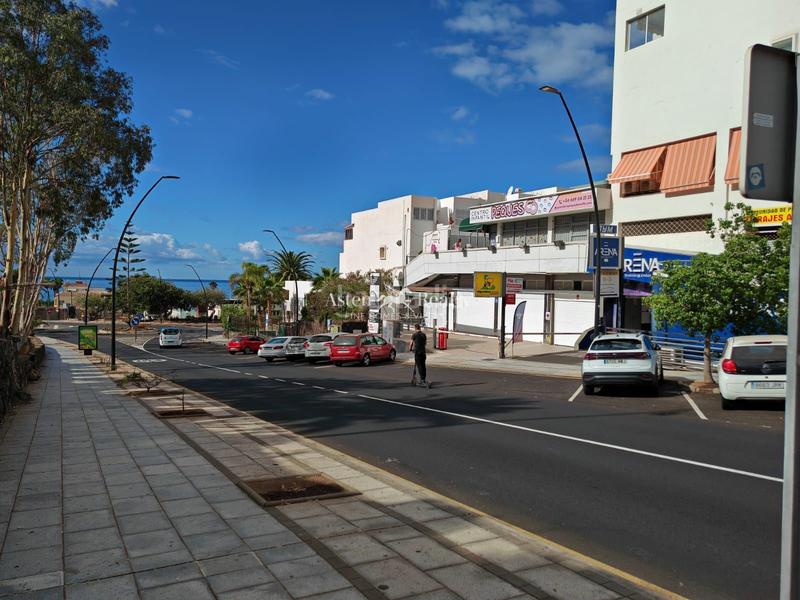 Foto c87264c0-2ea5-4cc9-9ac5-b0c3436098fb. Apartament amb aparcament a Los Cristianos Arona