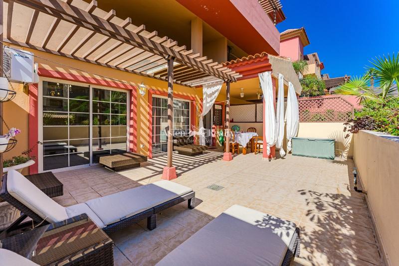 Foto b6a0ddae-77c6-4c91-9c05-ce2b315d457d. Appartement avec parking piscine dans Playa del Duque Adeje