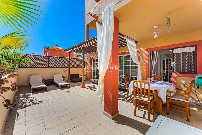 Foto ed7b0076-da23-45b3-b51d-7bc35da1342c. Appartement avec parking piscine dans Playa del Duque Adeje