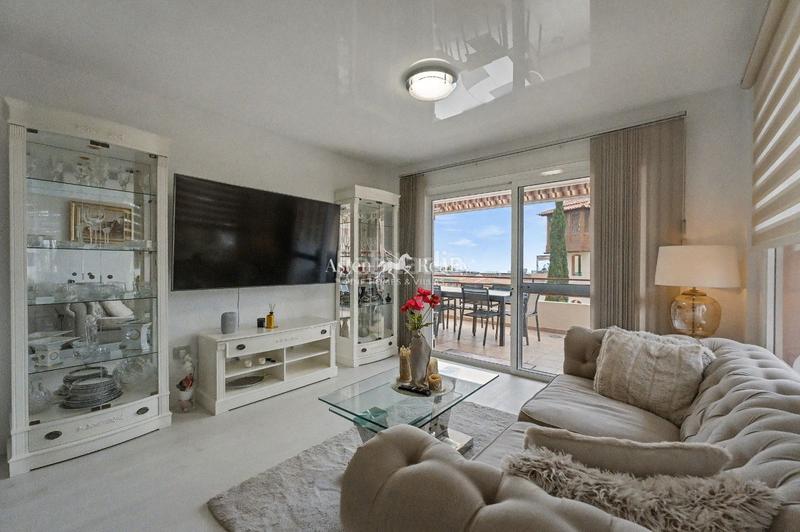 Foto f26492af-ebec-4deb-a09e-8627ee2d1619. Appartement mit parking pool in Playa Fañabé Alto Adeje