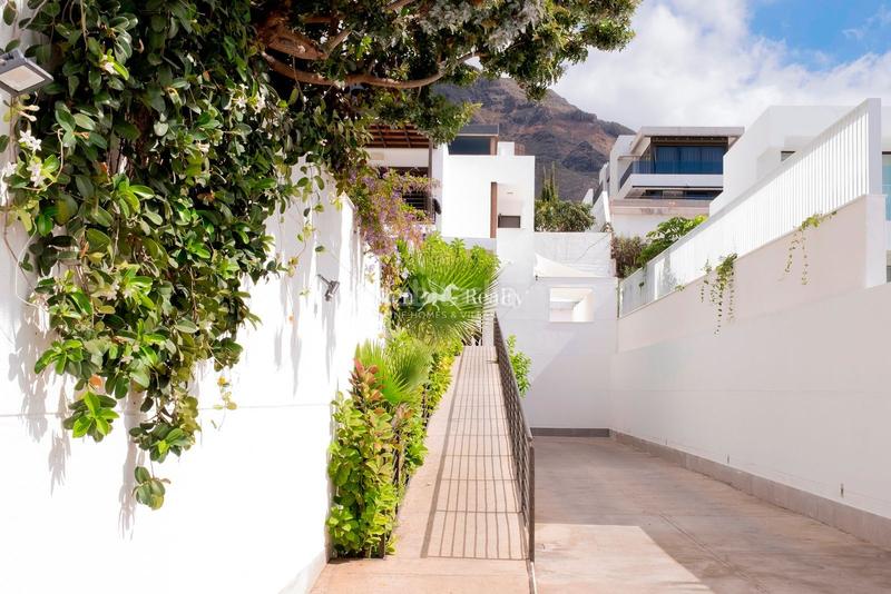 Foto 34c95a9a-d283-4a5e-94b6-2c1c90263056. Casa amb calefacció aparcament piscina a Playa Fañabé Alto Adeje