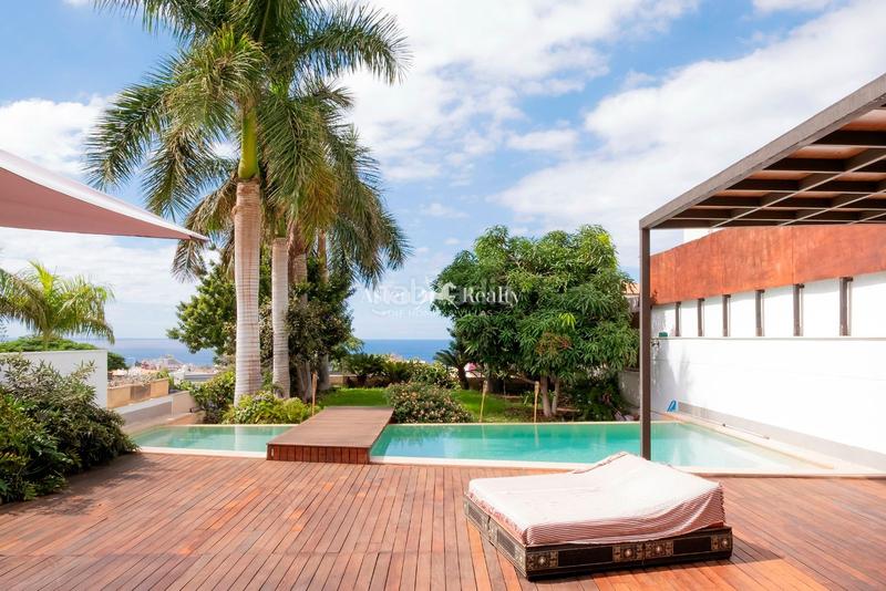 Foto 8523323d-9bc1-49d0-888b-a6a1c536b1dd. Casa amb calefacció aparcament piscina a Playa Fañabé Alto Adeje