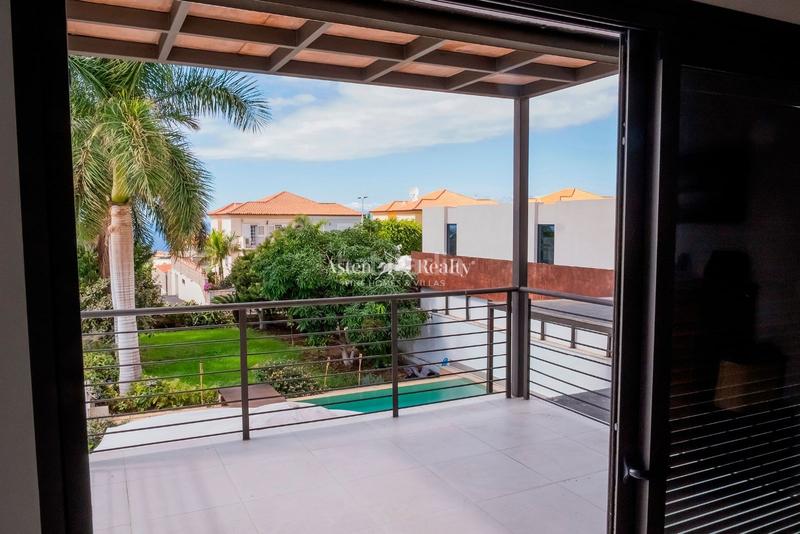 Foto 8b4b3ee3-369a-45ca-937b-7bdd424e408c. Casa amb calefacció aparcament piscina a Playa Fañabé Alto Adeje