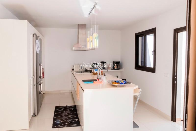 Foto e528fd0f-cb89-432a-b2bd-e34d27ba530b. Casa amb calefacció aparcament piscina a Playa Fañabé Alto Adeje