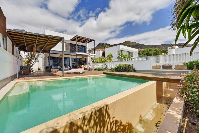 Foto a9311e33-c668-42b3-9b9c-e43907568ea8. Casa amb calefacció aparcament piscina a Playa Fañabé Alto Adeje