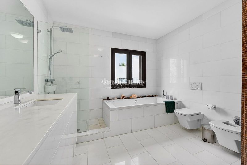 Foto ea7fa869-7c80-4036-8db3-89a6a7592cea. Casa amb calefacció aparcament piscina a Playa Fañabé Alto Adeje