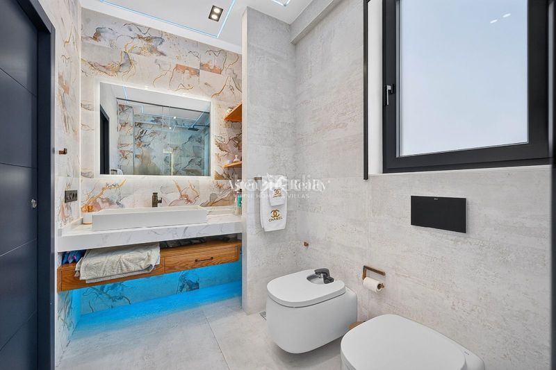 Foto cb29d6f0-96a7-422d-a5b0-6e8b20d4e00a. Casa amb aparcament piscina a Playa Fañabé Alto Adeje