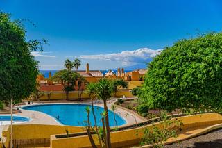 Pis  Galicia. Encantadora planta baja con terraza y piscina en costa adeje.