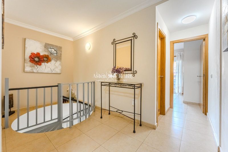 Foto b8a054a4-76f2-4211-87b8-cf3412b60c7a. Dúplex amb aparcament a Playa de San Juan Guía de Isora