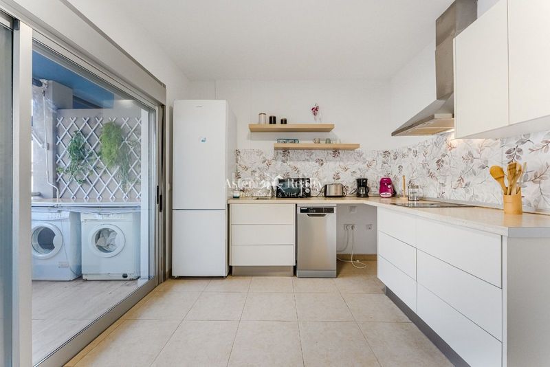 Foto 2dcc9362-fad9-431f-9778-8cbee73e394b. Dúplex amb aparcament a Playa de San Juan Guía de Isora