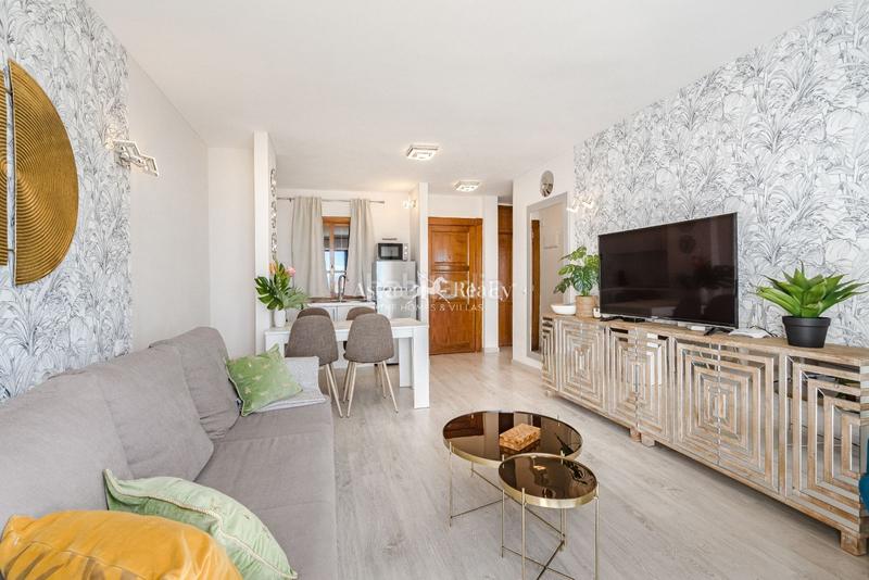 Foto 0eb9d22f-3e25-46d9-b6bb-2e4efd453e6d. Apartamento en pais vasco 3 en san eugenio alto en Adeje