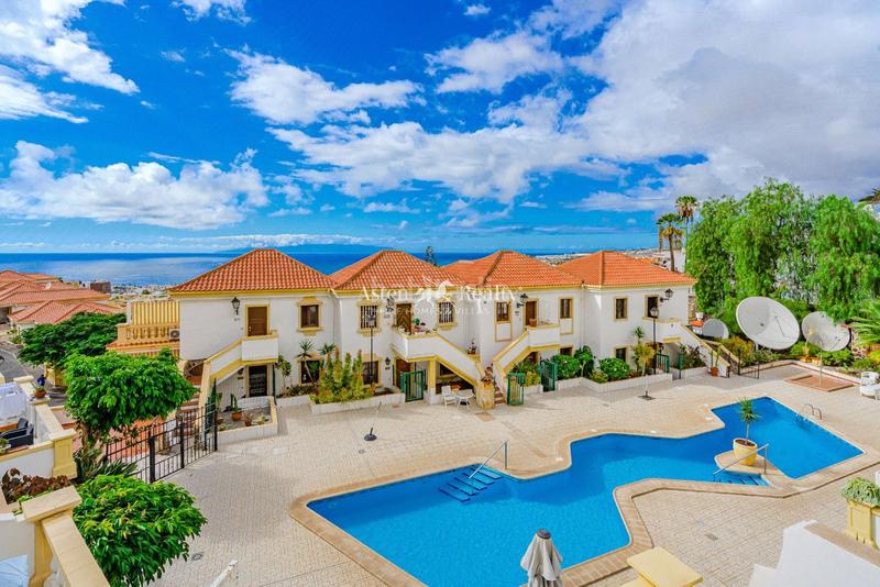 Foto 5ec03226-f4fd-4c2e-80a6-bb07a67e0d29. Apartamento en pais vasco 3 en san eugenio alto en Adeje