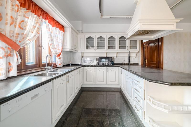 Foto d74b38b0-1e24-4912-b659-98d9e6215f5e. Chalet avec parking piscine dans Ifara - Las Mimosas Santa Cruz de Tenerife