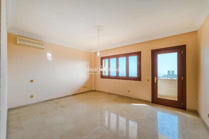 Foto d7b233c1-1ed0-45b9-83be-cc784dcf5820. Chalet avec parking piscine dans Ifara - Las Mimosas Santa Cruz de Tenerife