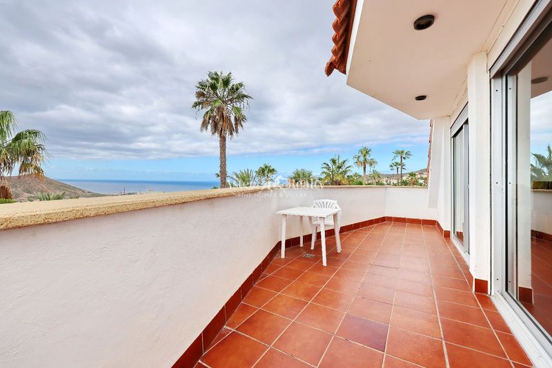 Foto 0087c0bd-0d30-4ccf-b81f-4f20668110cd. Edificio en chayofa en Cabo Blanco Arona