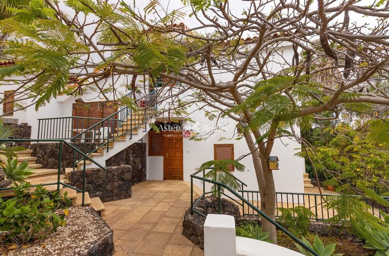Foto 0351ed61-fa74-44c6-91ca-35732b82a85f. Edificio en chayofa en Cabo Blanco Arona