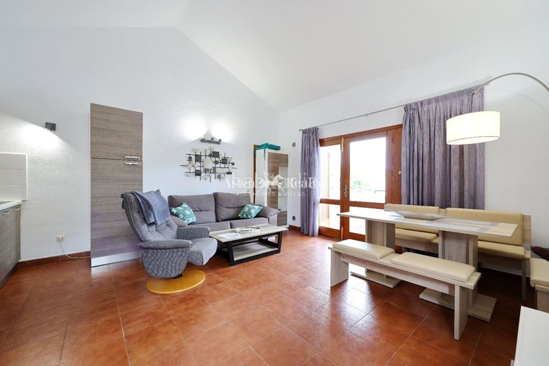 Foto 890f6522-7278-4adf-9ed8-30cedd588d3a. Edificio en chayofa en Cabo Blanco Arona