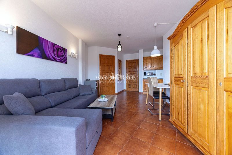 Foto a81b1c58-cdde-4f3f-bb26-fd4e93c101fa. Edificio en chayofa en Cabo Blanco Arona