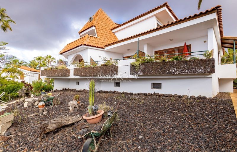 Foto f1389546-f7d8-4bbf-8fe6-2eb78fb9ed69. Edificio en chayofa en Cabo Blanco Arona