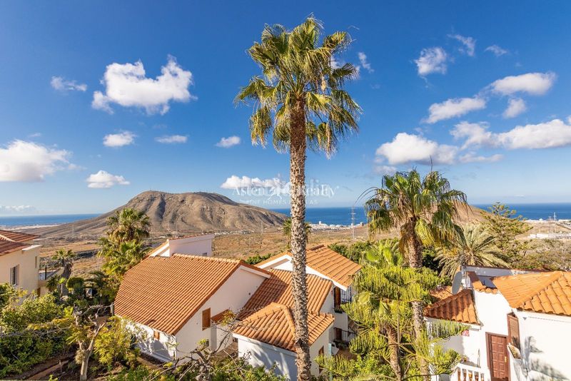 Foto f425d3e8-a81e-4409-973b-8a57d7c82d21. Edificio en chayofa en Cabo Blanco Arona